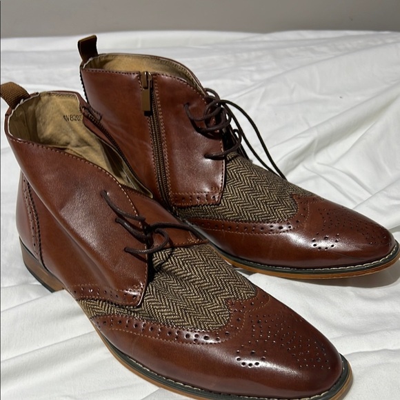 Brown Chukka Boots with Leather Sole and Ankle Height - Picture 1 of 6